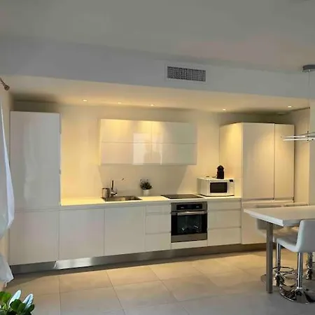 Tres Joli 2 Pieces Calme Ensoleille Avec Piscine Apartment