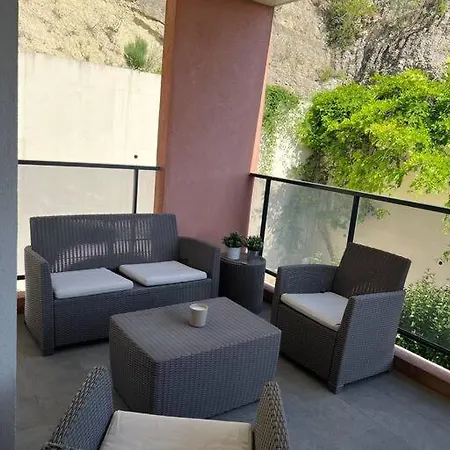 Apartment Tres Joli 2 Pieces Calme Ensoleille Avec Piscine