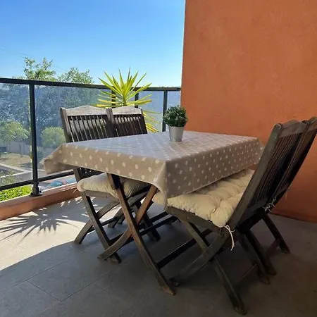 Apartment Tres Joli 2 Pieces Calme Ensoleille Avec Piscine